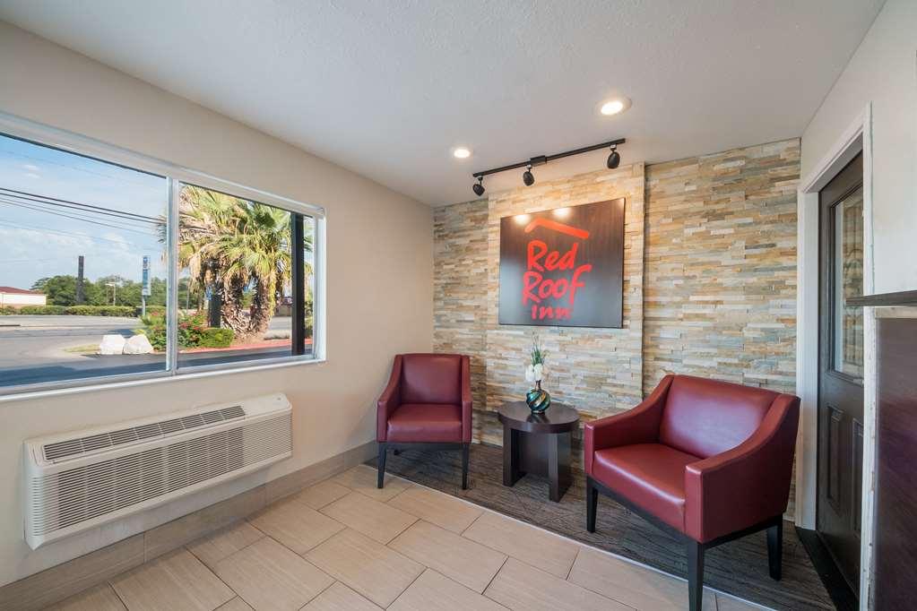 Red Roof San Antonio E - Frost Bank Center Motel Interior photo